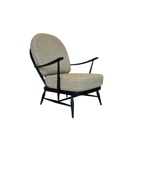Image of Windsor Easy Chair in BK & SFR016