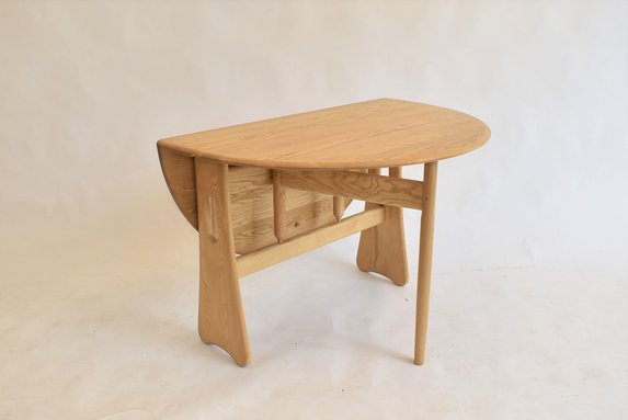 Image of Windsor Gate Leg Table in Straw