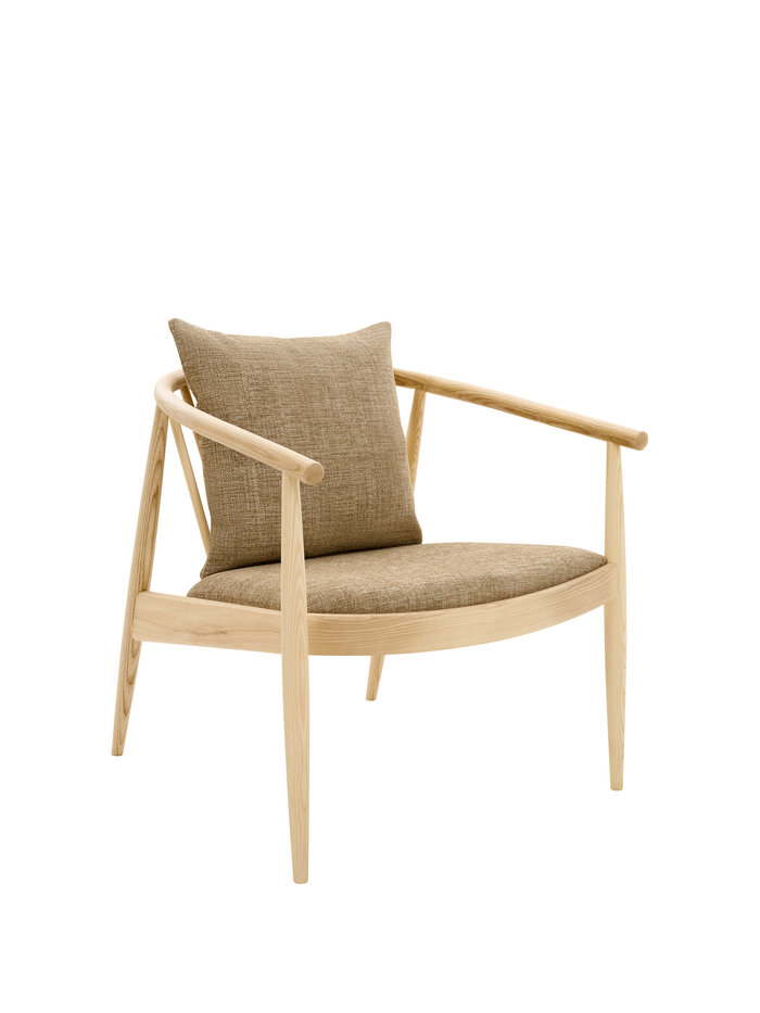 Image shown in U001 fabric on the body and CM finish
