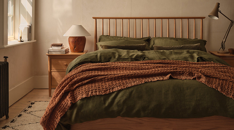 hotspot_Teramo_2681_kingsize_bed_CM-2682_bedside_cabinet_CM-lifestyle.jpg