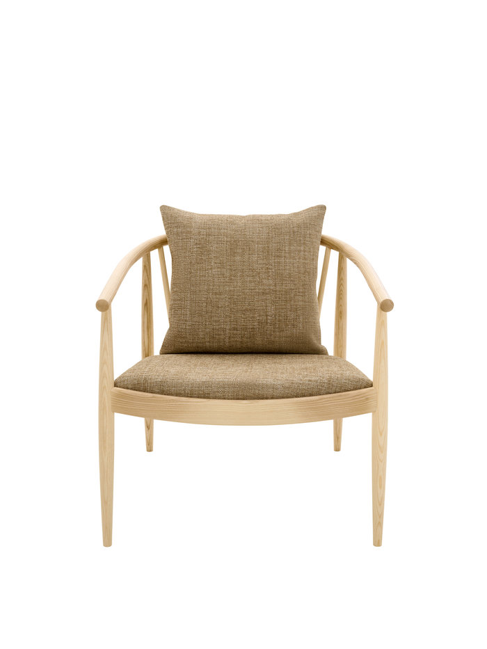Image shown in U001 fabric on the body and CM finish
