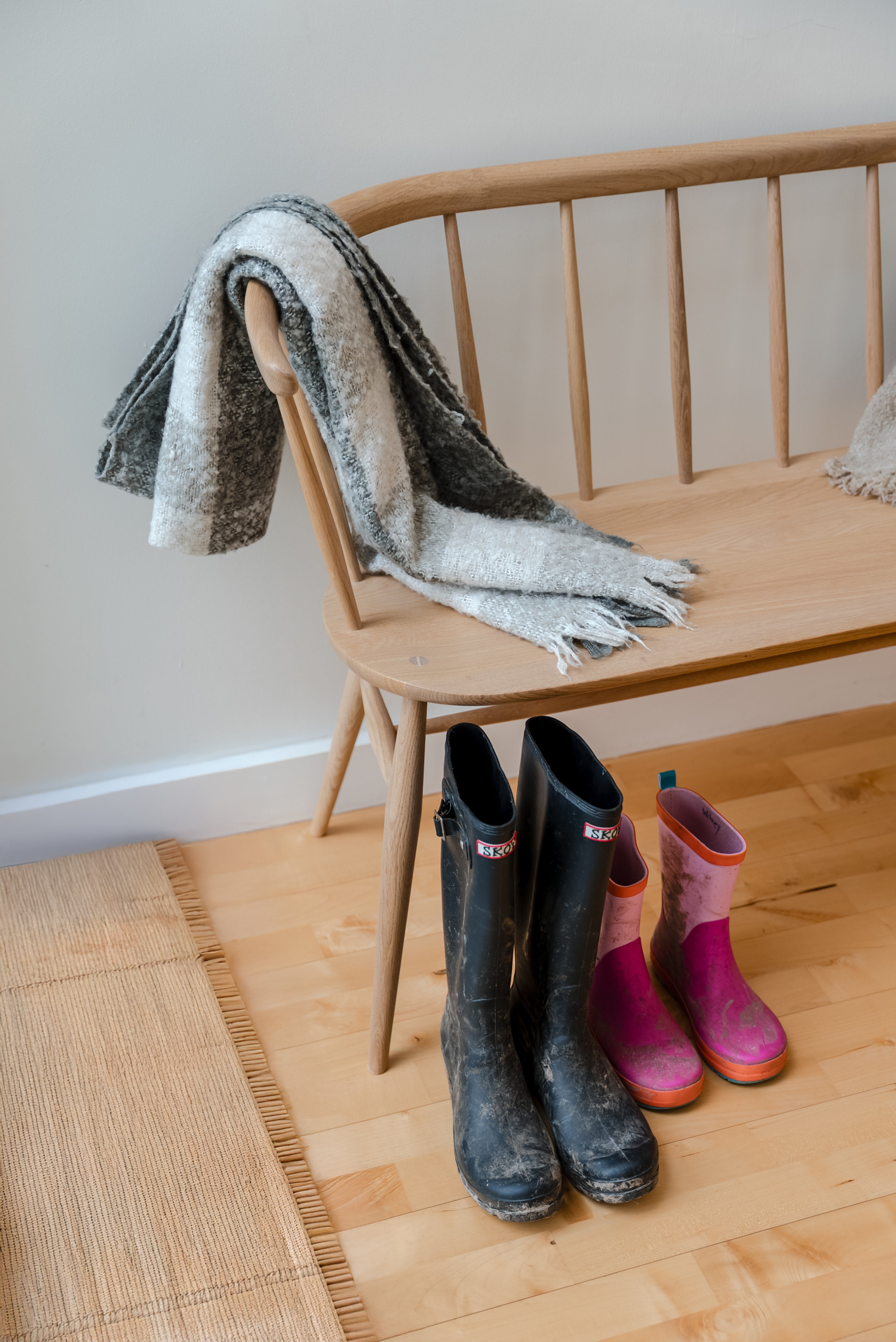 Heritage Loveseat finished in dead matt (DM)