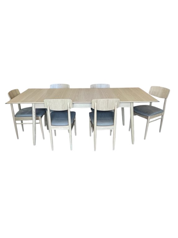 Image of Chesham Extending Dining Table & Six  Dining Chairs in DM Oak