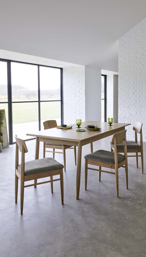 Image of Chesham Extending Dining Table & Four  Dining Chairs in DM Oak