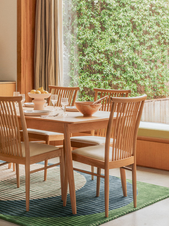 Image of Teramo Medium Extending Dining Table