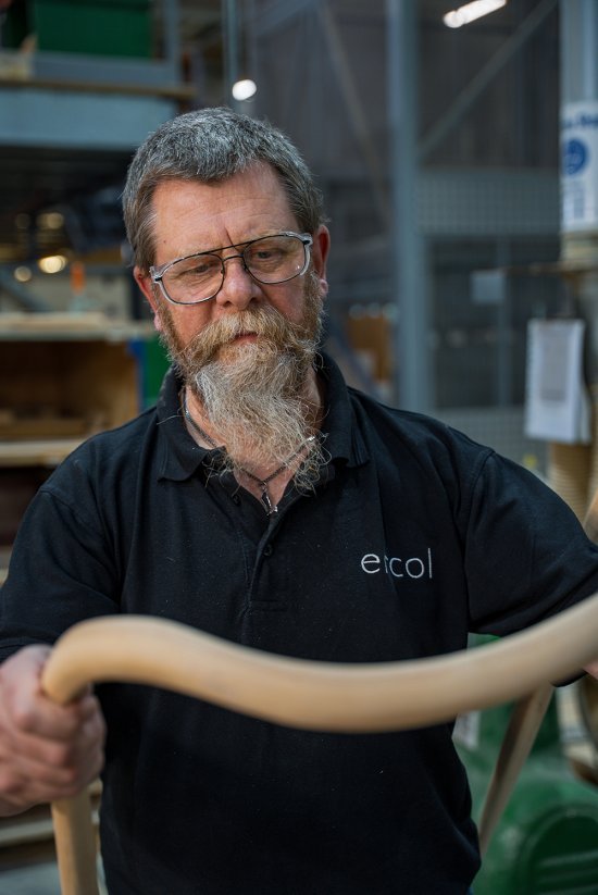ercol factory staff sanding bow furniture