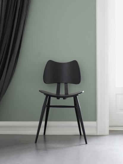Butterfly chair in black finish