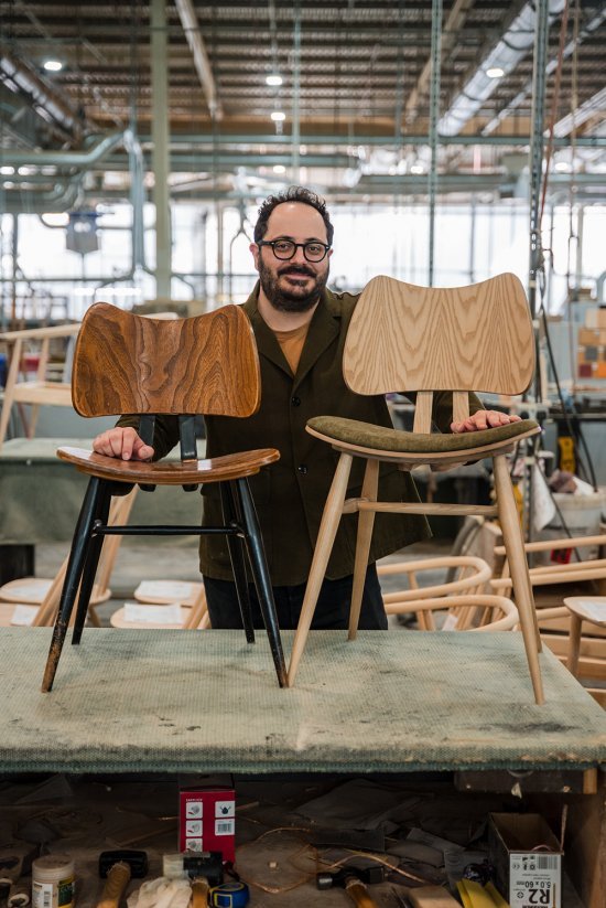 A comparison of the iconic Butterfly Chair, with ercol Chairman, Henry Tadros. Left: 1950’s design in Elm Ply and a two-tone finish. Right: 2025 design in OA finish and the recent addition of the upholstered seat cushion